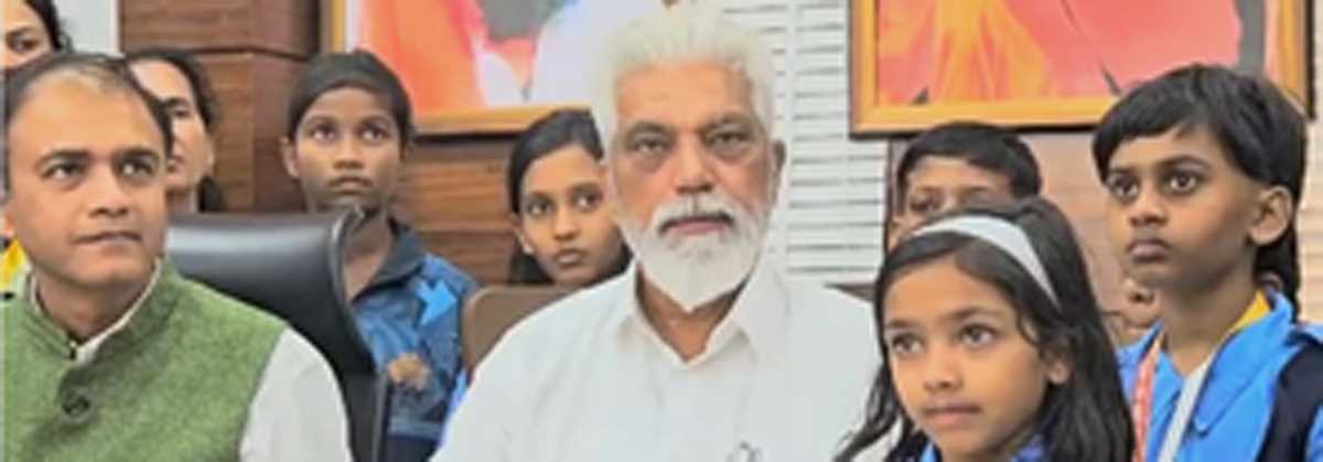 महाराष्ट्र: मंत्री दादाजी भुसे ने संभाला कार्यभार, बोले- बेहतर शिक्षा व्यवस्था हमारी जिम्मेदारी महाराष्ट्र: मंत्री दादाजी भुसे ने संभाला कार्यभार, बोले- बेहतर शिक्षा व्यवस्था हमारी जिम्मेदारी